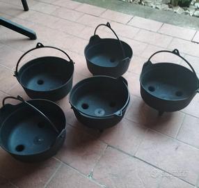 5 sottovasi /vasi nuovi mai usati in plastica neri