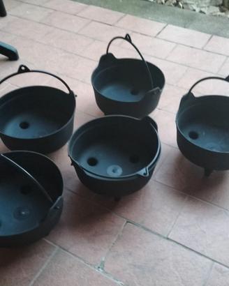 5 sottovasi /vasi nuovi mai usati in plastica neri