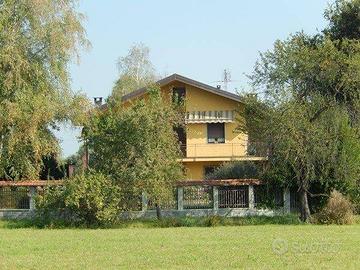 Immobile in asta di 519 m² con più di 5 locali a C