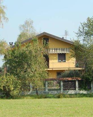 Immobile in asta di 519 m² con più di 5 locali a C