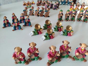 stock 57 statuine clown suonatori