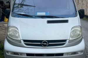 Opel vivaro 9 posti del 2003 1.9 74kw 260.000 km
