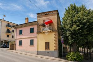 MONOLOCALE A GIULIANOVA