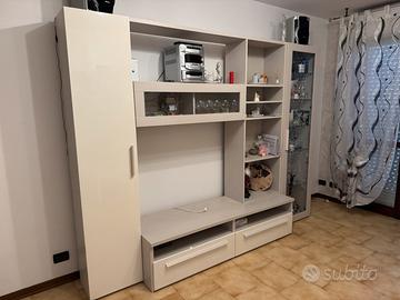 Mobile sala con vetrina e cassettoni PARI AL NUOVO