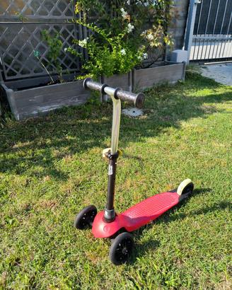 monopattino a 3 ruote