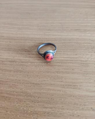 Anello con cabochon in corallo rosso e argento 