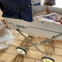 Due carrozzine con bambole anni 70