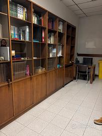 Libreria in Legno con vetrinette