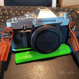 OLYMPUS OM30 con zoom tamron