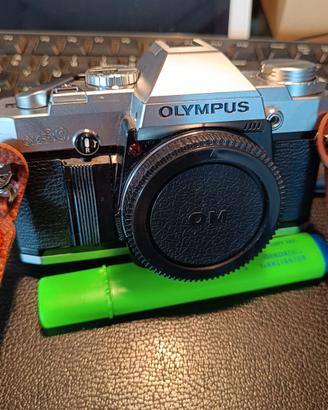 OLYMPUS OM30 con zoom tamron