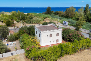 Villa Indipendente con Giardino