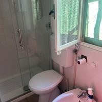 Bungalow con roulotte in camping con piscina