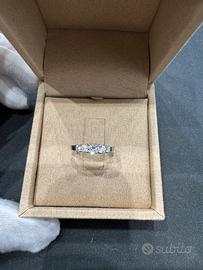 Anello veretta con diamanti naturali