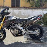 Aprilia Dorsoduro 750 akrapovich tenuta benissimo