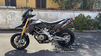 Aprilia Dorsoduro 750 akrapovich tenuta benissimo