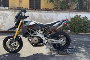Aprilia Dorsoduro 750 akrapovich tenuta benissimo