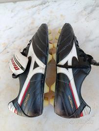Scarpe da calcio Mizuno.