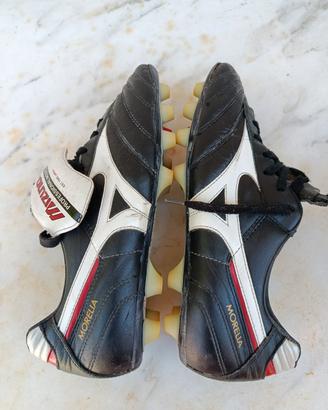 Scarpe da calcio Mizuno.