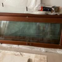 Portafinestra in legno con persiane, doppi vetri..
