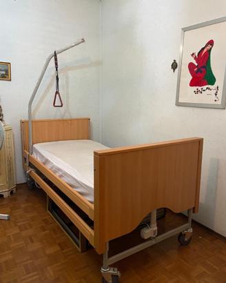 Letto elettrico ortopedico per disabilità