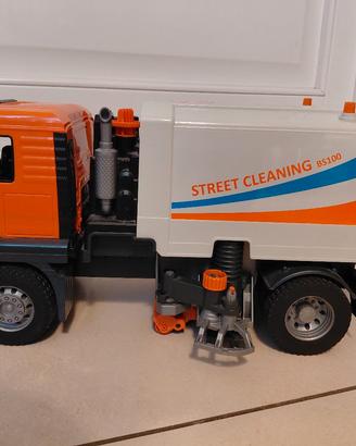 Bruder - camion pulizia stradale