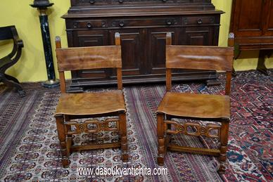 Coppia di sedie stile spagnolo del XX secolo