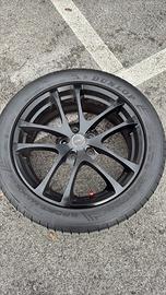Cerchi neri con ruote 235 17 disponibili tutti e 4