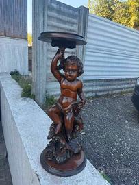 Gueridon scultorea in noce XVII secolo