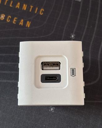 Presa ubs/usb-c da muro bticino nuova