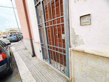 Locale commerciale doppia esposizione 