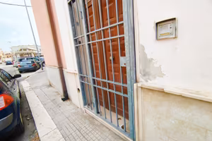 Locale commerciale doppia esposizione 