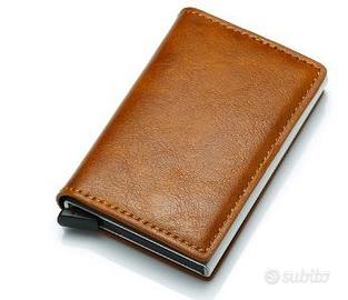 Portafoglio uomo e porta carte di credito 