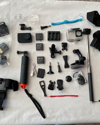 action cam Xiaomi YI 4K + kit accessori completo