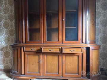 Mobile per sala da pranzo con tavolo e sei sedie