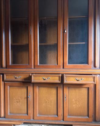 Mobile per sala da pranzo con tavolo e sei sedie