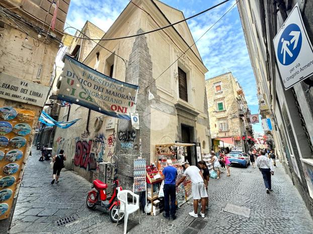 2 LOCALI A NAPOLI