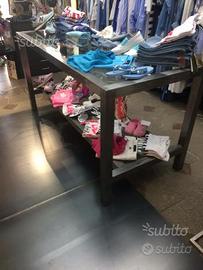 Tavoli in ferro e cristallo su misura per arredo