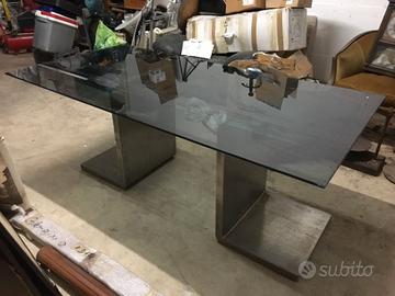 Tavolo in cristallo  ed acciaio 
