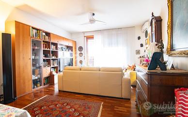 LUMINOSO QUADRILOCALE IN SAN GIUSEPPE