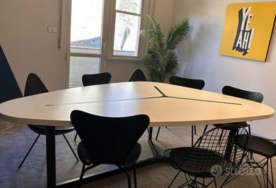 Tavolo design Seven della B&B Italia