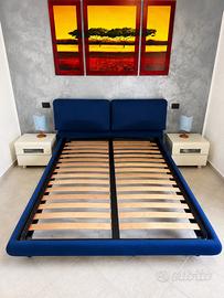Letto matrimoniale imbottito blu con rete più