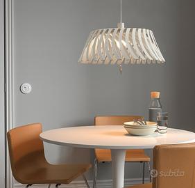 lampada a sospensione Ikea banca
