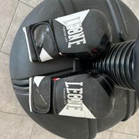 Sacco da box da terra con guantoni