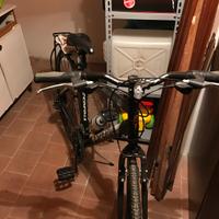 Bicicletta mountain bike grandezza 28
