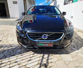 VOLVO V40 D2 R-design Momentum