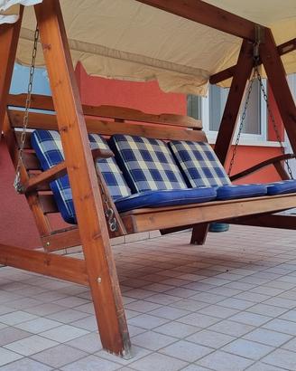 Dondolo in legno