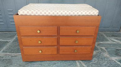 Cassettiera in legno