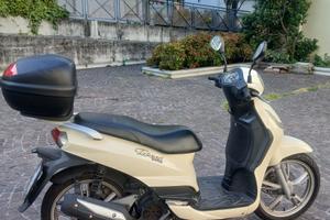 Scooter Peugeot tweet 150