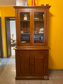 Credenza in legno con vetrina – 200 €