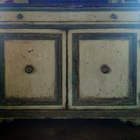 Rara ed elegante credenza toscana del 1600